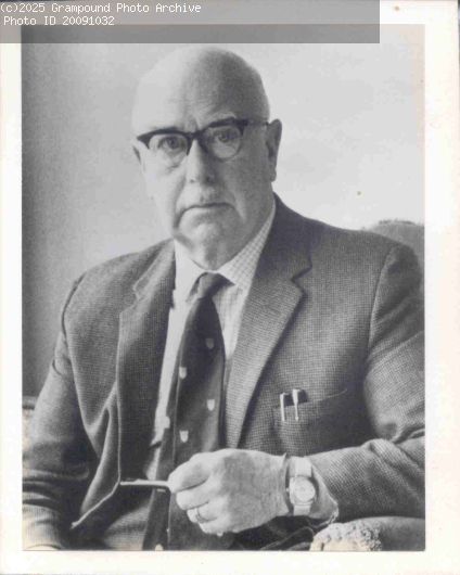 Picture of Dr Stewart