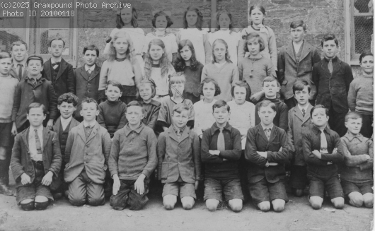 Picture of Grampound School c1920s