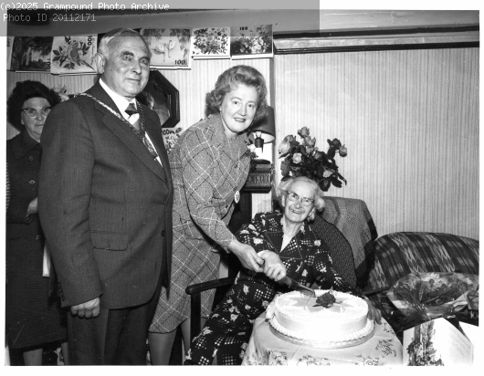 Picture of Emma Goodman and the Mayor of Restormel