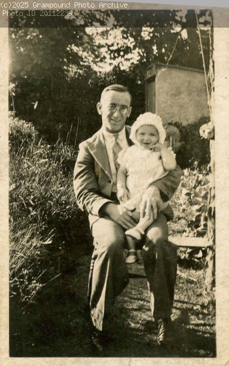 Picture of Joan Mannell and her Father