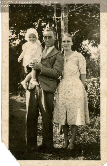 Picture of Joan Mannell and her Parents