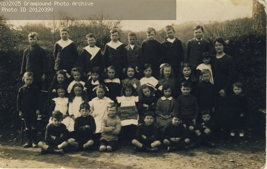 Picture of Grampound School junior group 1916 or 1917