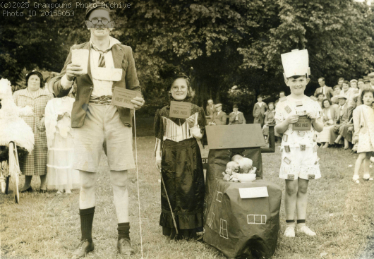 Picture of Carnival 1957 - Paramor family