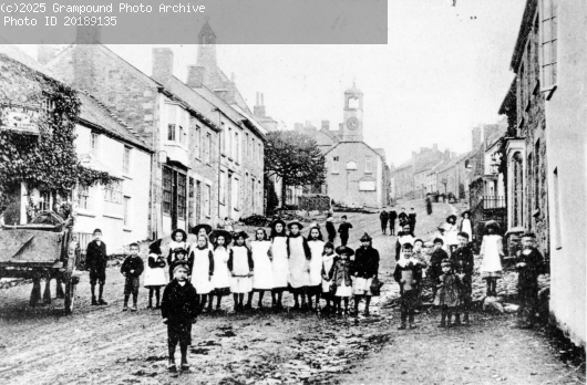 Picture of Group of children on Fore Street 