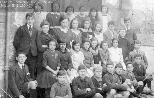 Picture of Older schoolchildren undated